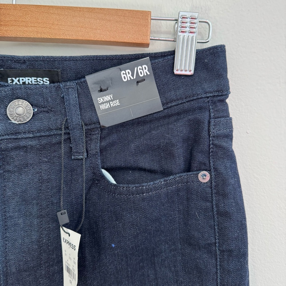 Express NWT Dark Wash Skinny Jeans - Picture 2 of 9